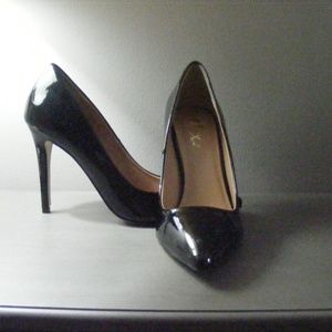 Mixx Shuz Black Patent Pump